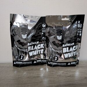 CCO 5 for $25 DC Comics Batman Black & White Mini Mystery Figures 2 x Blind Bags